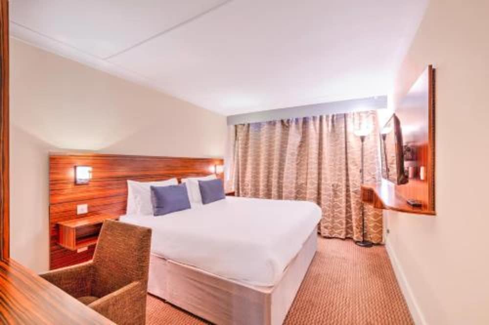 palms hotel and retreat by palette london romford