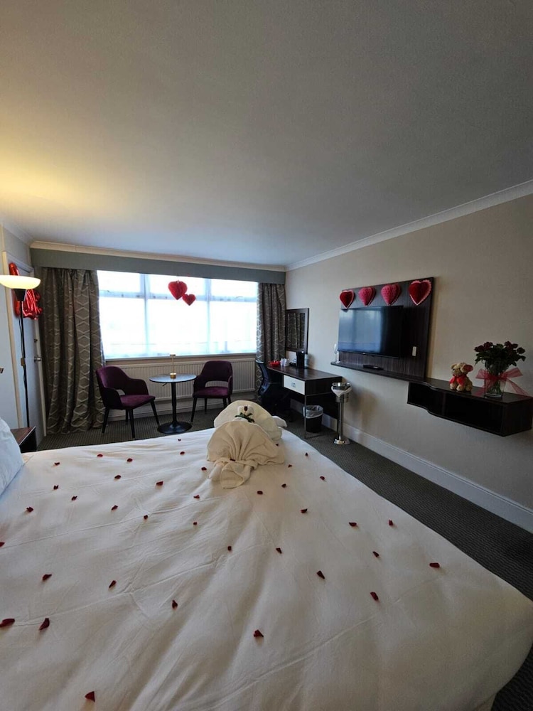 palms hotel and retreat by palette london romford