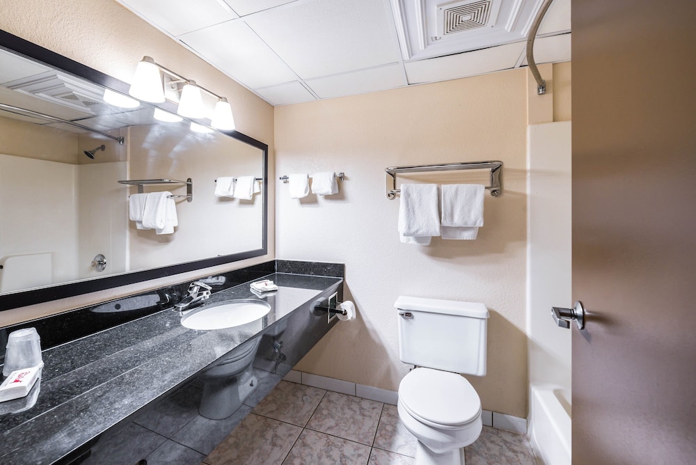 spark by hilton palatine arlington heights