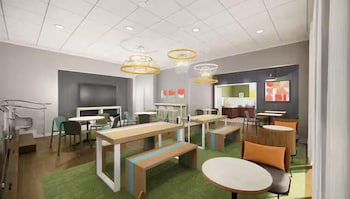 Spark By Hilton Palatine Arlington Heights,,3 star