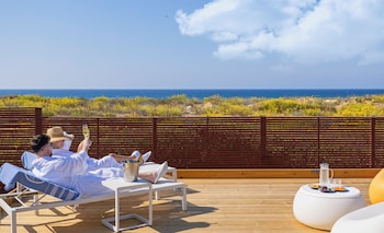 Play Hatzuk Beach,,5 star