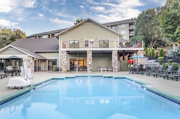 Hilton Vacation Club Laurel Crest Pigeon Forge,2628 Laurel Crest Ln,2 star