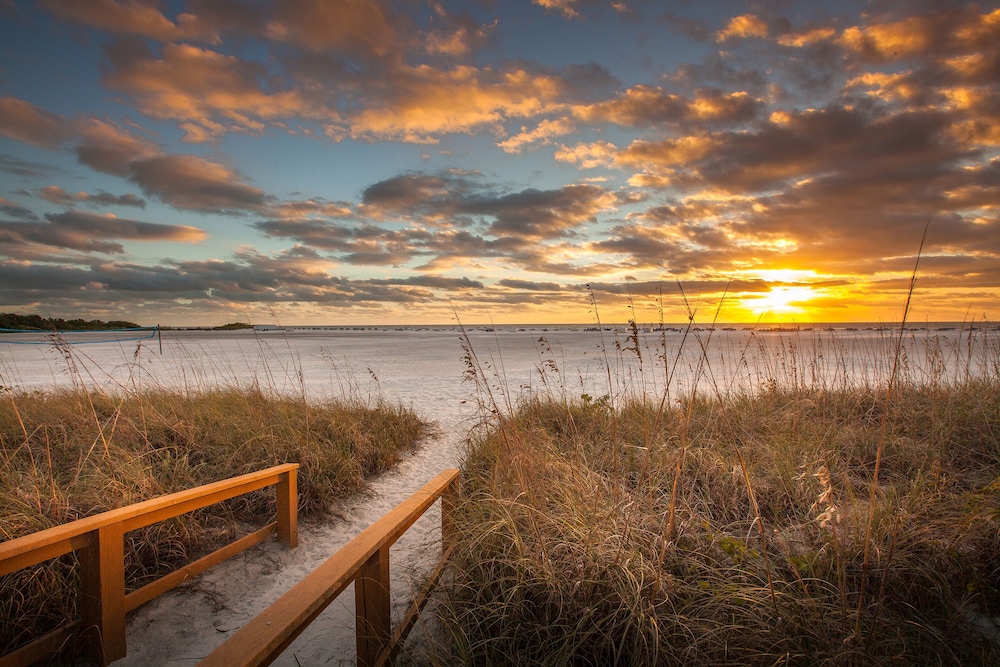 gullwing beach resort