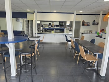 Brit Hotel Essentiel Poitiers – Gare Du Futuroscope,,1 star