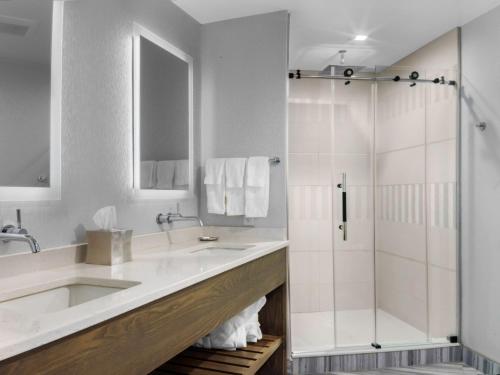 voco niagara falls the cadence by ihg