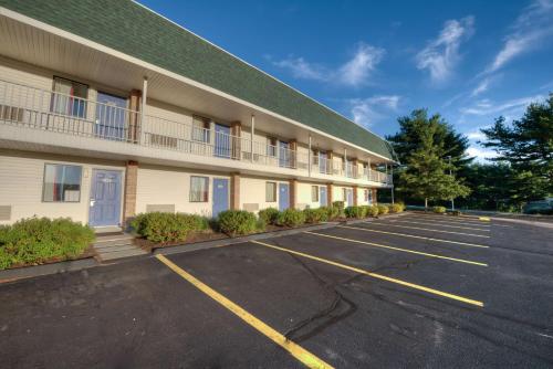 Motel 6 Niantic, Ct - New London,Near Cedar Ridge Golf Course,2 star