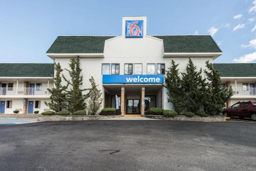 Motel 6 Niantic, Ct - New London,Near Cedar Ridge Golf Course,2 star