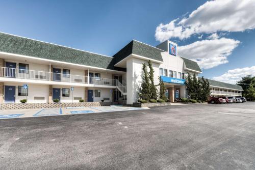 Motel 6 Niantic, Ct - New London,Near Cedar Ridge Golf Course,2 star