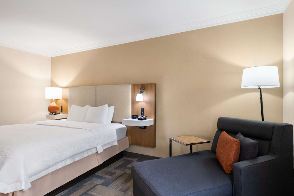 hampton inn charleston north