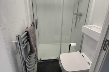 1 Bedroom Annex - 2 Mins From Train Station,,4 star