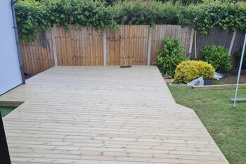 1 bedroom annex 2 mins from train station