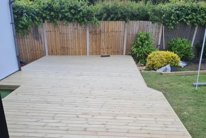 1 bedroom annex 2 mins from train station