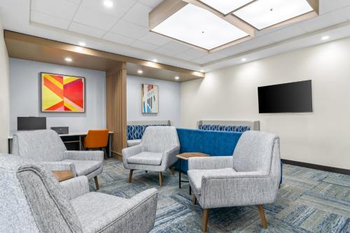 holiday inn express and suites joplin southeast by ihg