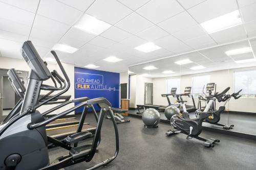 holiday inn express and suites joplin southeast by ihg
