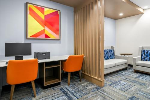 holiday inn express and suites joplin southeast by ihg
