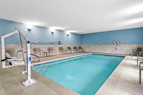 holiday inn express and suites joplin southeast by ihg