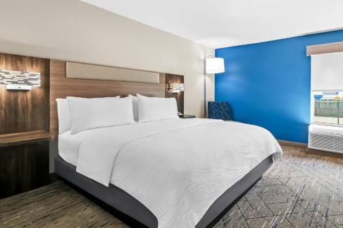 holiday inn express and suites joplin southeast by ihg