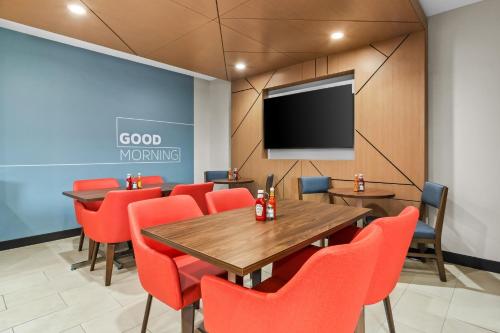 holiday inn express and suites joplin southeast by ihg