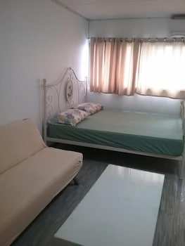 room in apartment thailand taxiandapartment hostel