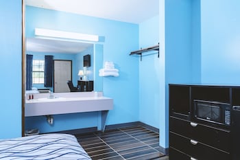 Blue Way Inn & Suites Wellington,,3 star