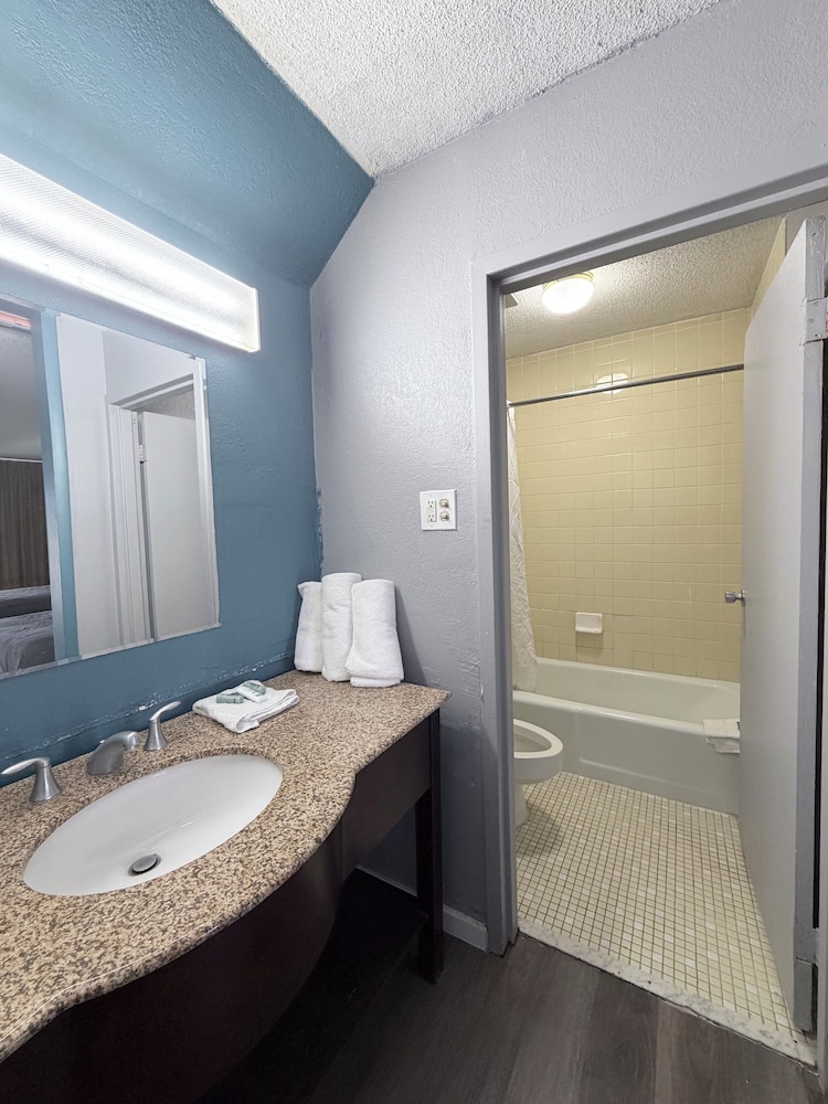 oyo hotel catersville ga