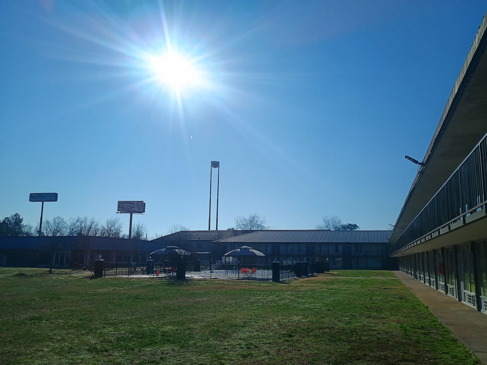 oyo hotel catersville ga