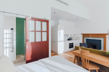 old town chambers autograph collection