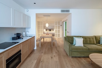 old town chambers autograph collection