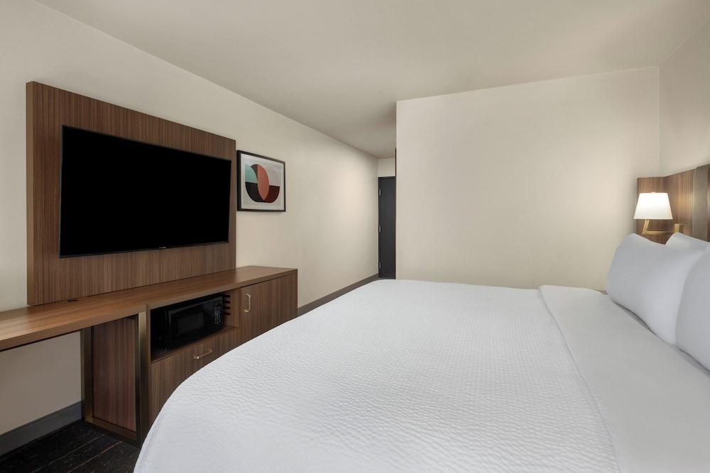 holiday inn ontario an ihg hotel