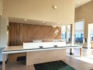 holiday inn ontario an ihg hotel