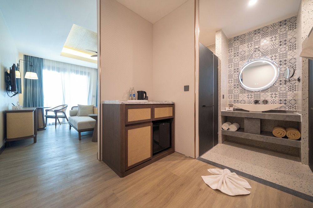 howard johnson by wyndham phuket naiyang
