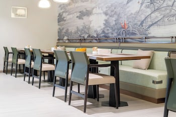 howard johnson by wyndham phuket naiyang