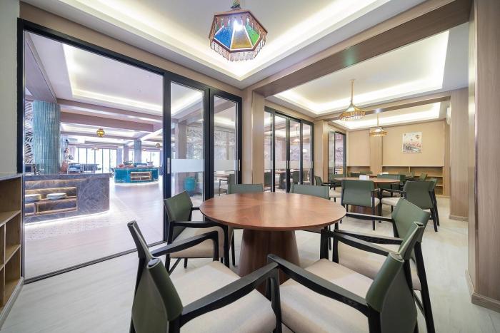 howard johnson by wyndham phuket naiyang