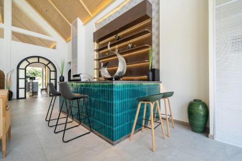howard johnson by wyndham phuket naiyang