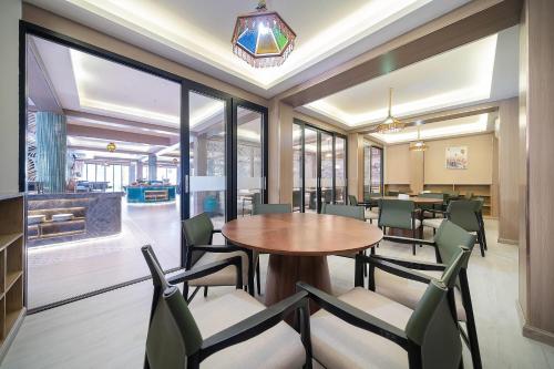 howard johnson by wyndham phuket naiyang