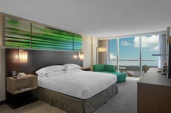 doubletree by hilton at the entrance to universal orlando