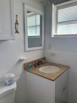Oceans 735,735 Se 20Th Ave,3 star