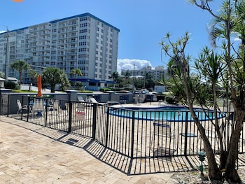 Oceans 735,735 Se 20Th Ave,3 star