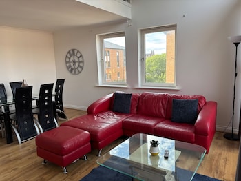 glasgow city escape spacious 3 bedroom apartment