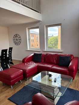 glasgow city escape spacious 3 bedroom apartment