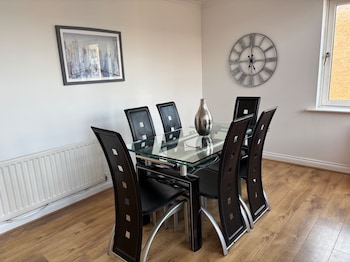 glasgow city escape spacious 3 bedroom apartment