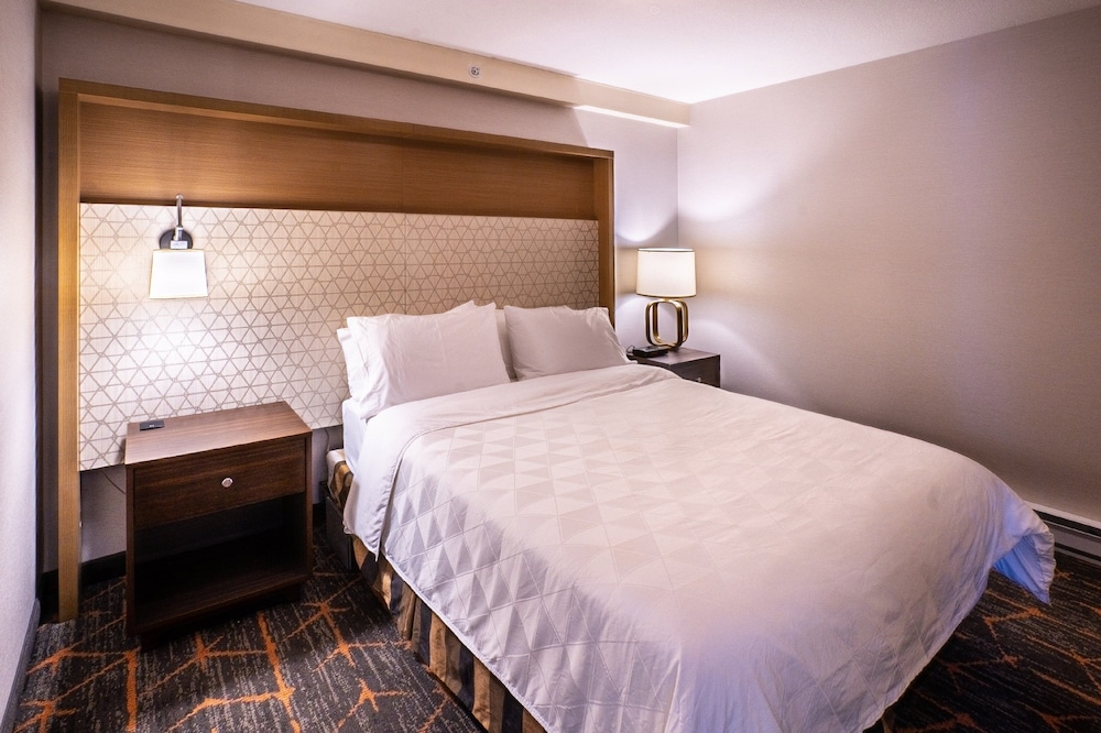 holiday inn hotel and suites osoyoos by ihg