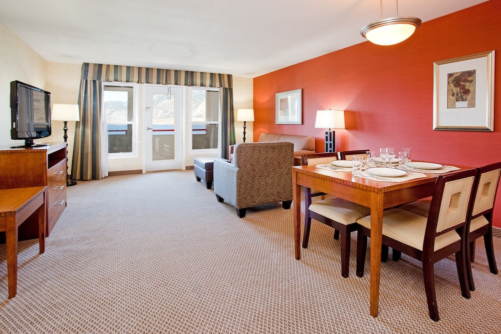 holiday inn hotel and suites osoyoos by ihg