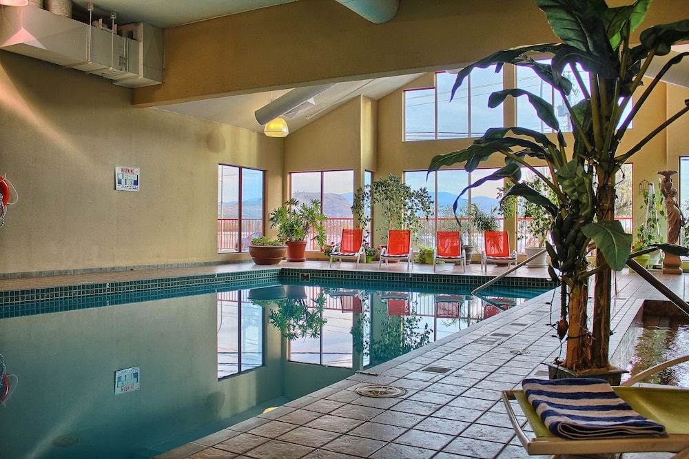 holiday inn hotel and suites osoyoos by ihg