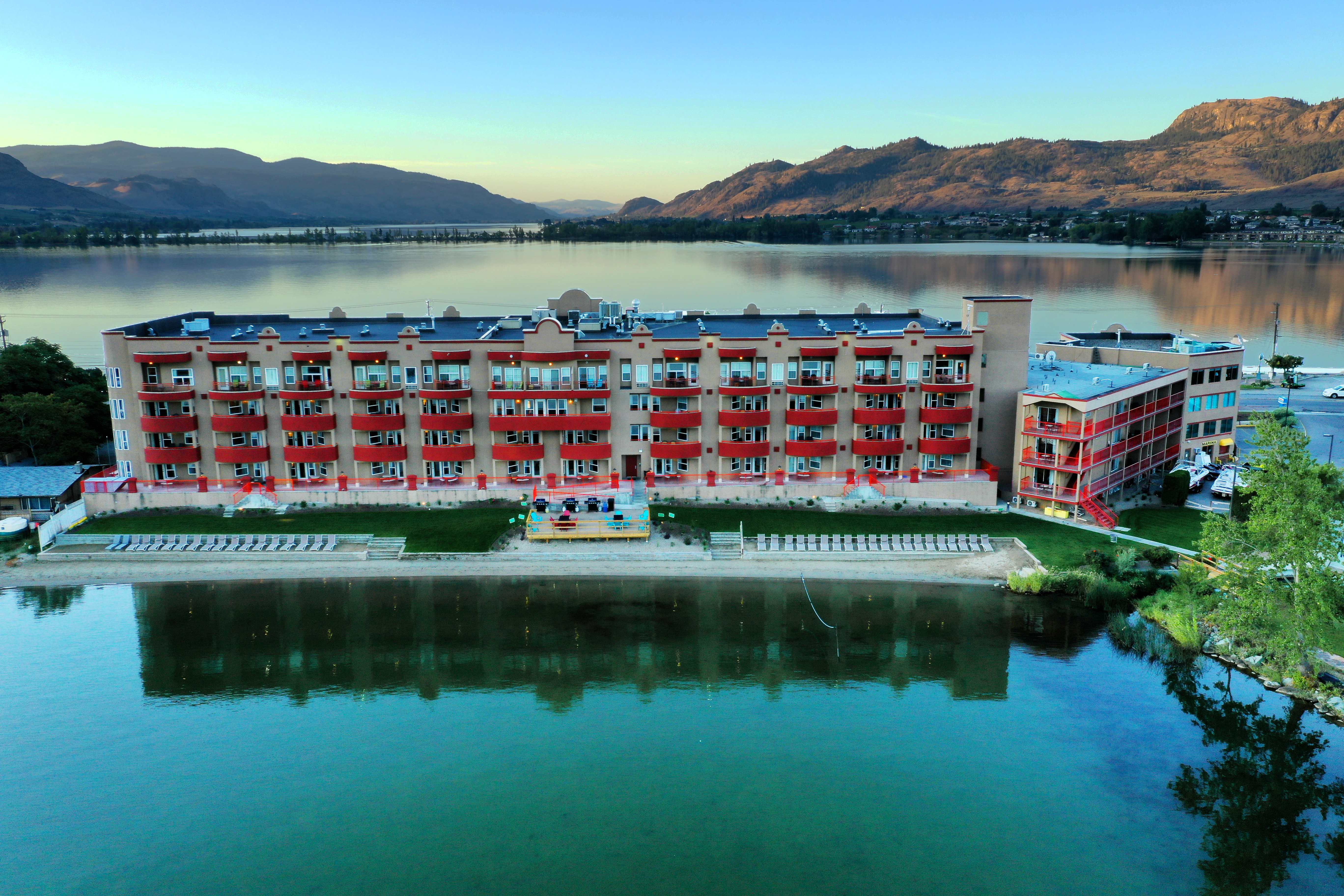 holiday inn hotel and suites osoyoos by ihg