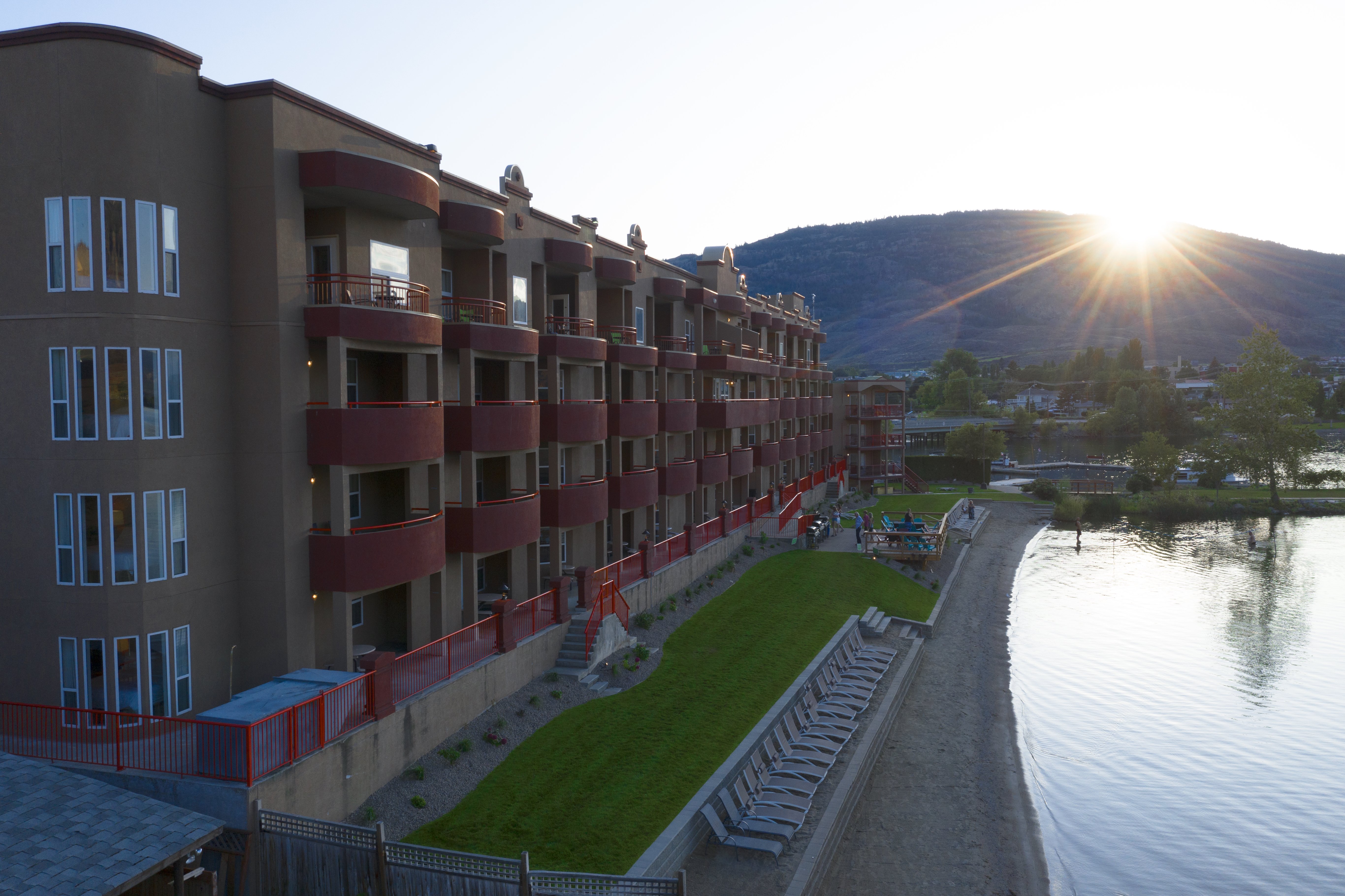 holiday inn hotel and suites osoyoos by ihg
