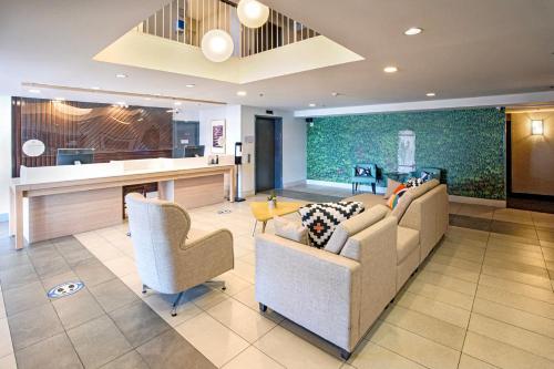 holiday inn hotel and suites osoyoos by ihg