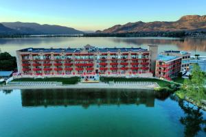 holiday inn hotel and suites osoyoos by ihg