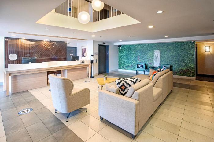 holiday inn hotel and suites osoyoos by ihg