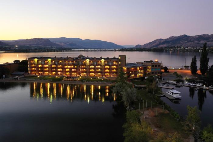 holiday inn hotel and suites osoyoos by ihg